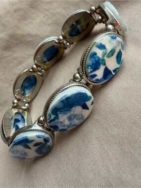 Blue Floral Ceramic Silver-Frame Stretch Bracelet
